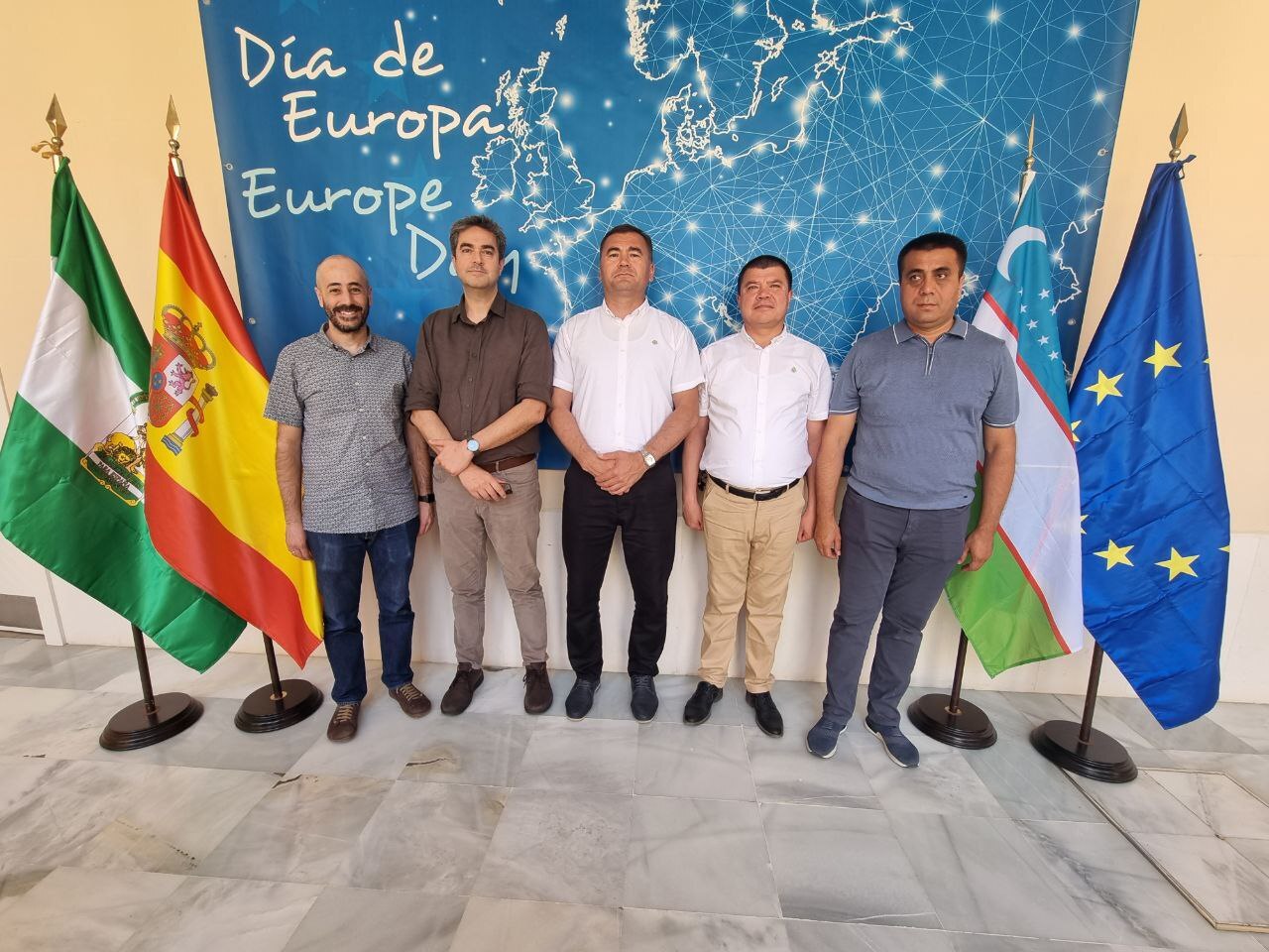 La UCA recibe la visita de una delegación de la Universidad Estatal de Lenguas del Mundo de Uzbekistán