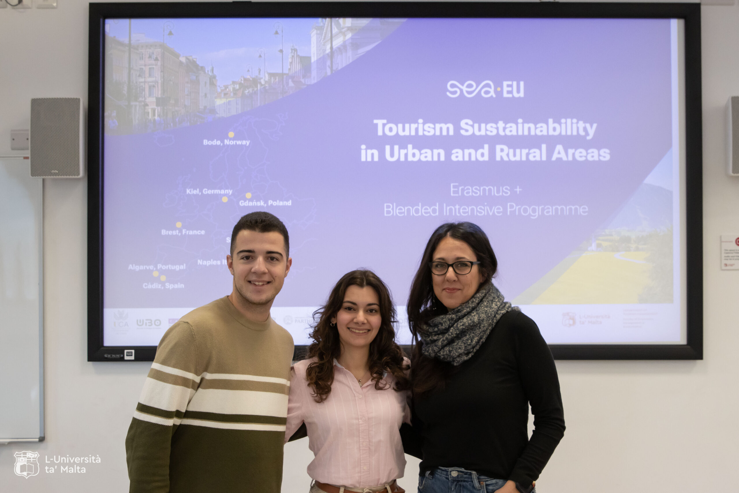 Presencia de la UCA en Malta: La profesora Gema Ramírez y los estudiantes Lucía Navarro y Álvaro Dorantes representaron a la Universidad de Cádiz en el Programa Intensivo Mixto SEA-EU