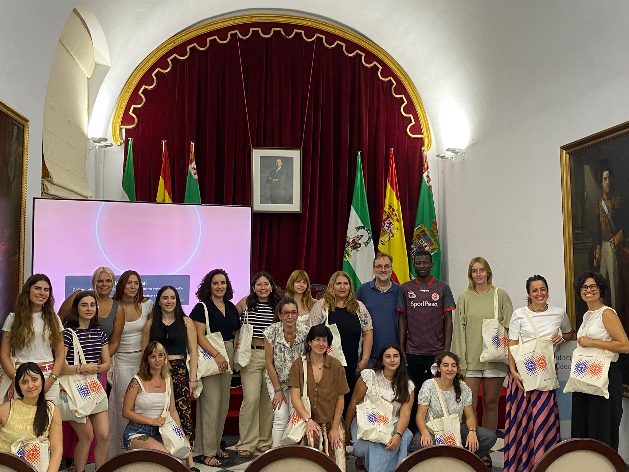 El Vicerrectorado de Internacionalización en colaboración con la Diputación de Cádiz promueven la formación de voluntariado internacional ‘Experiencias de Cooperación y Transformación. Retos para el cambio’