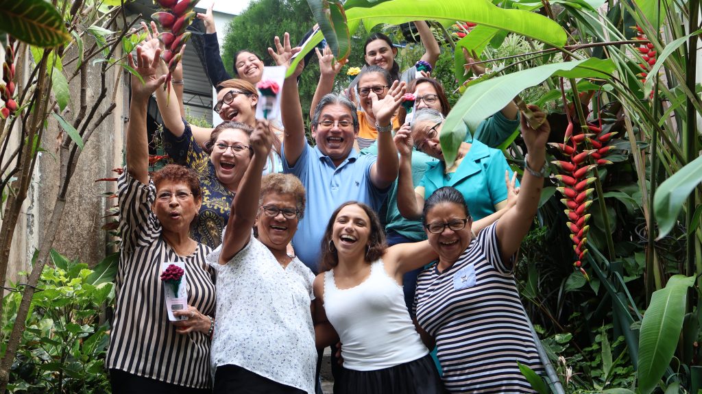 Dos estudiantes de la UCA completan un voluntariado internacional en El Salvador con la Fundación Madrazo y su socio local CIDEP en proyectos comunitarios, educativos y de emprendimiento femenino gracias a la financiación del Banco Santander