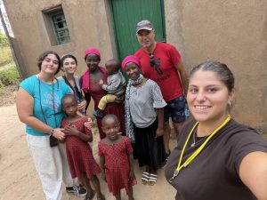 Estudiantes de la Universidad de Cádiz colaboran en proyectos de protección a la infancia y desar...